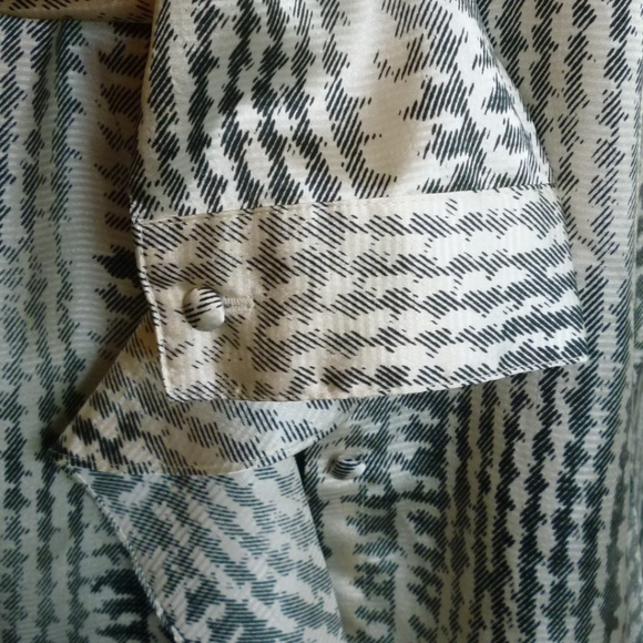 Coldwater Creek – Elegant Textured Blouse - Picture 4 of 8